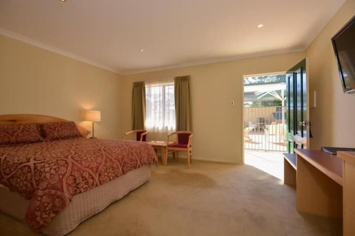 Room 2 of 19