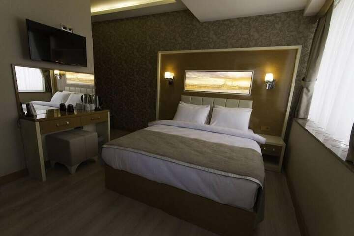 Room 8 of 30