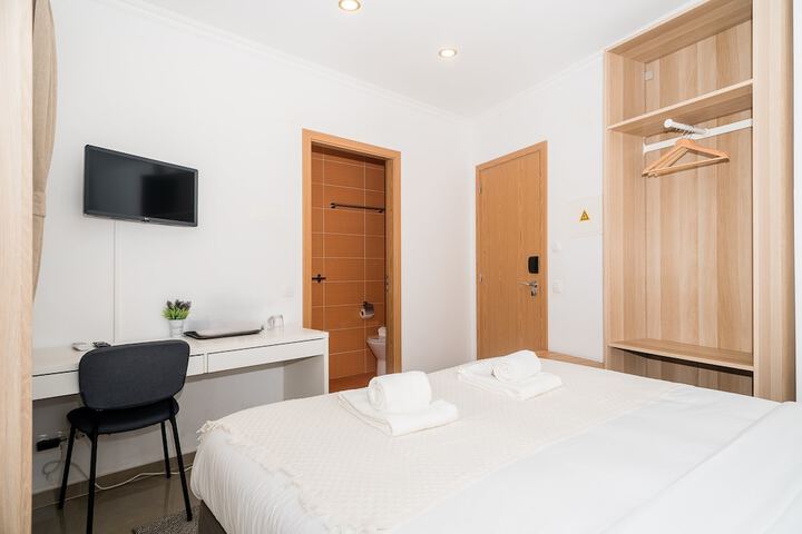 Room 34 of 76