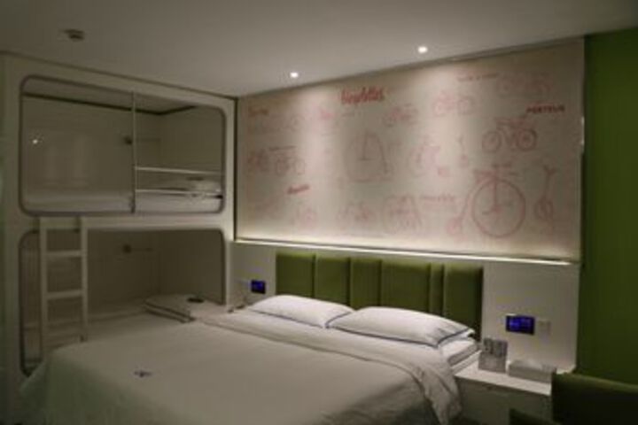 Room 13 of 29
