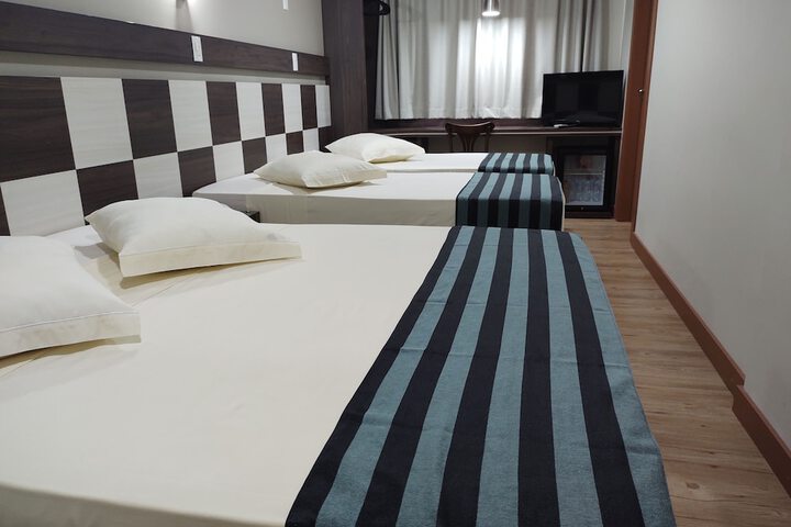 Room 10 of 33