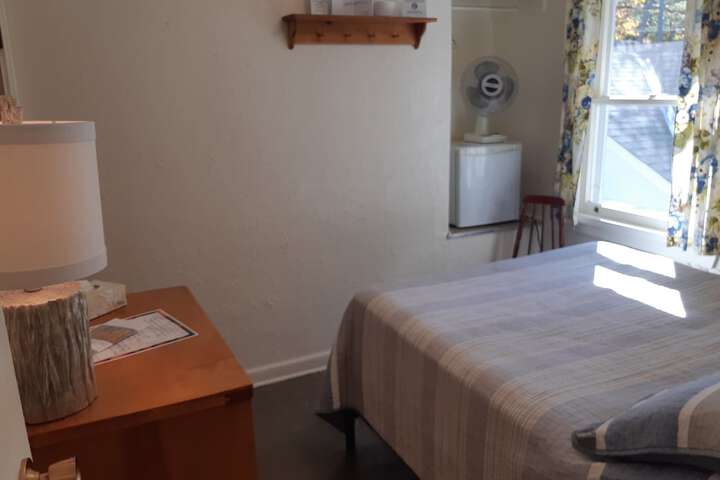 Room 51 of 215