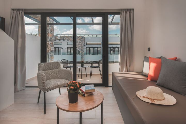 Room 13 of 28