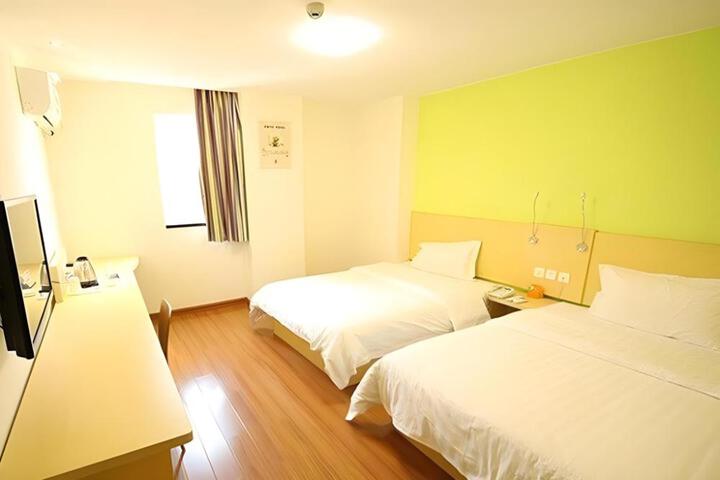 7 Premium(Wuhan Guanggu Guanshan Avenue University Garden Road)