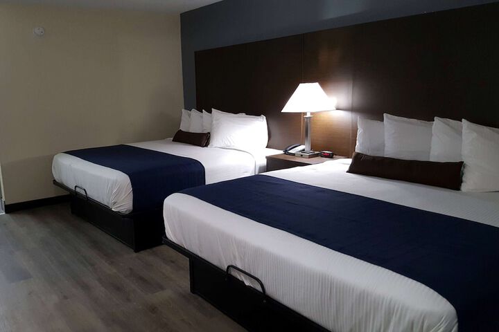 1 King Bed (5 of 21)