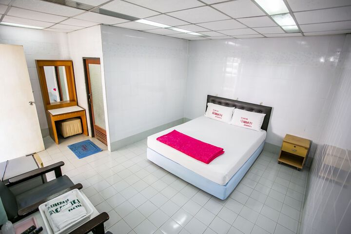 Room 10 of 43