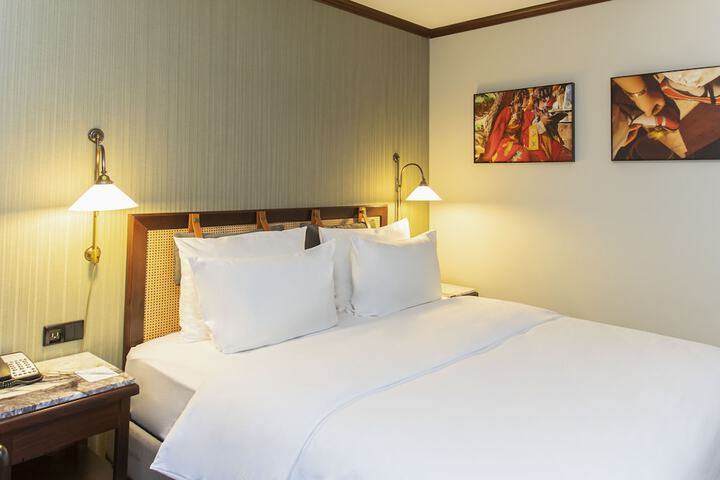 Room 3 of 145