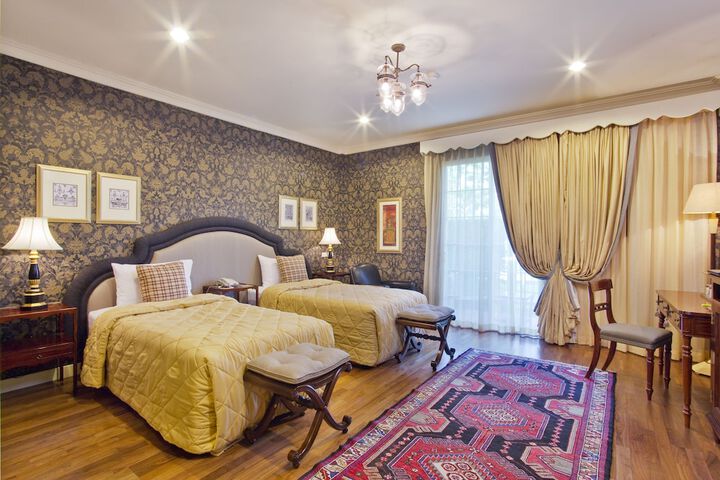 Room 10 of 228