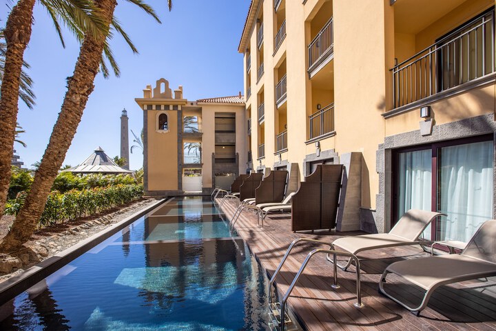 Pool Hotel
