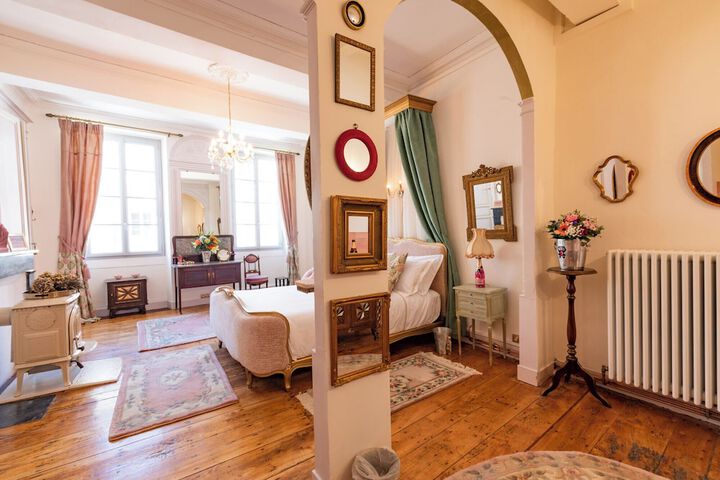 Room 3 of 139