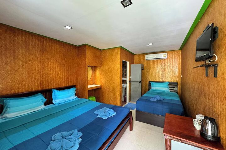Room 9 of 16