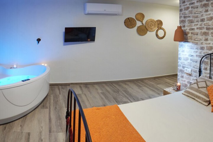 Room 2 of 45