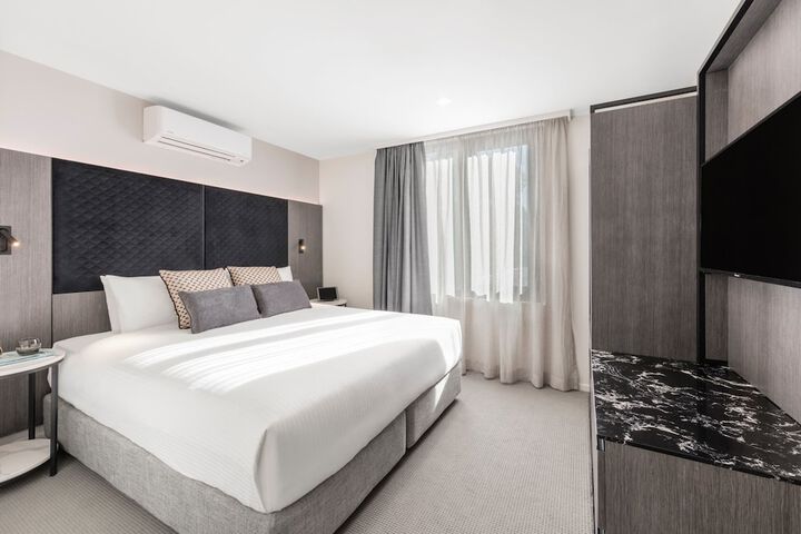 Room 11 of 27