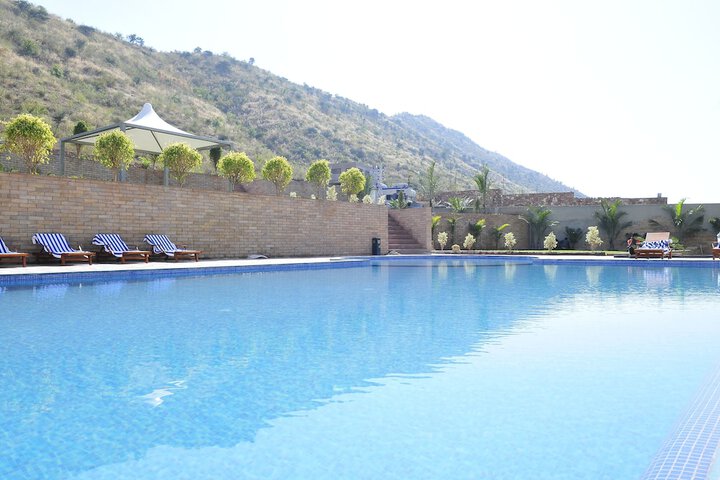 Hotel Pool