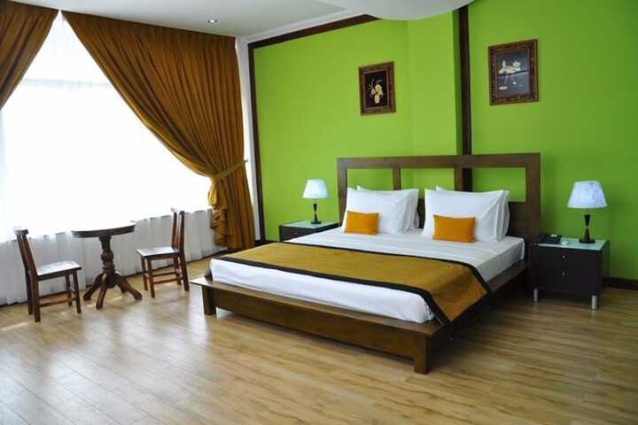 Room 8 of 34