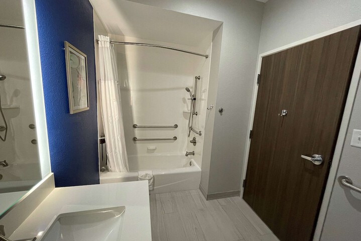 2 Queen Beds (3 of 26)