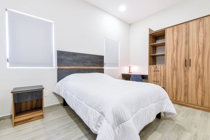 Room 33 of 228