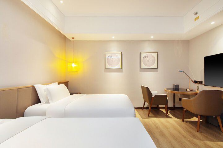 Room 8 of 61
