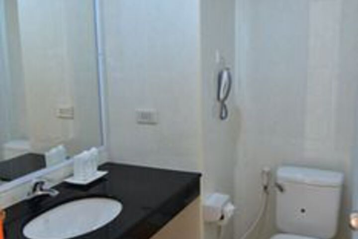 Room 3 of 37