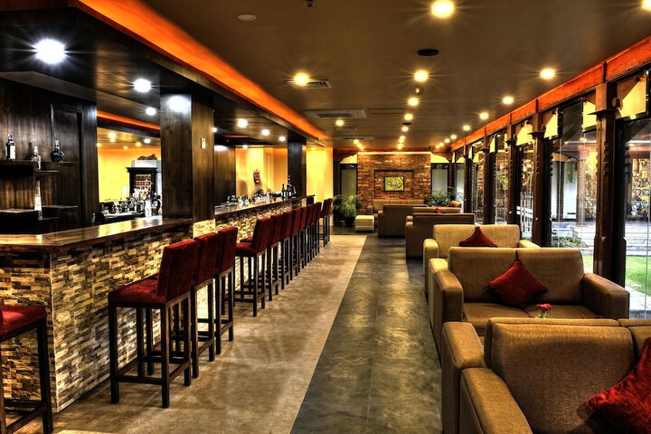 Lounge 65 of 93