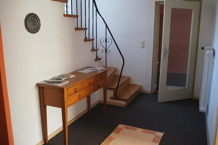 Room 10 of 14