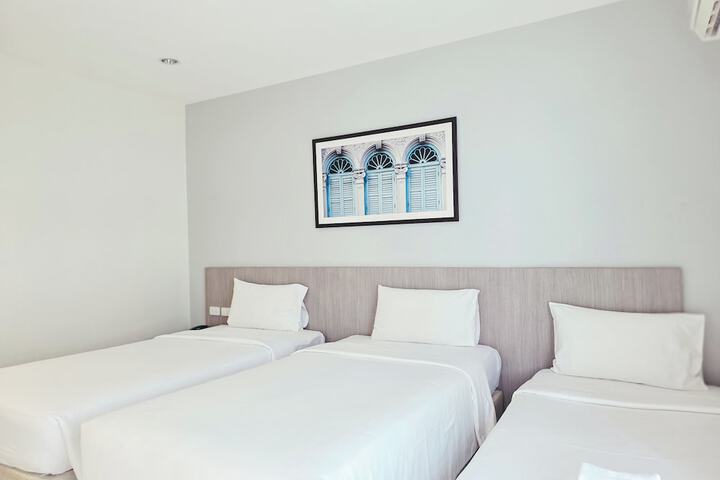 Room 32 of 81