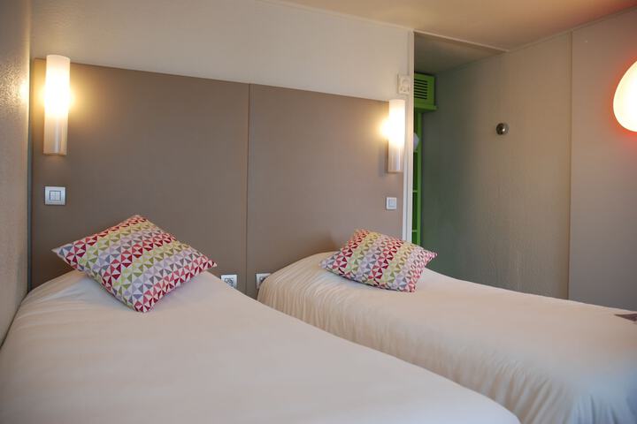 Room 3 of 29
