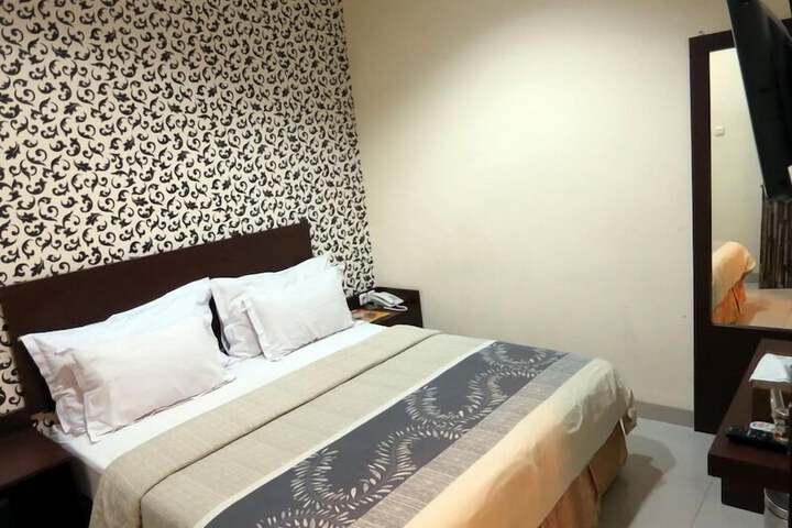 Room 10 of 19