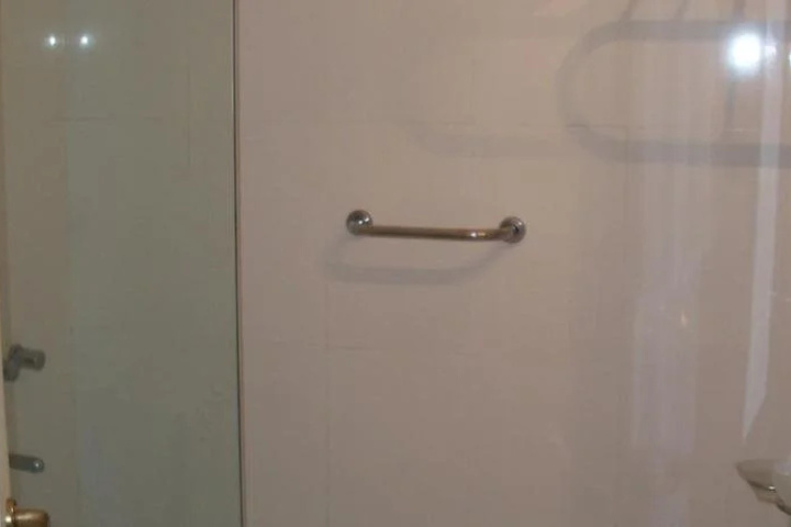 Room 6 of 17