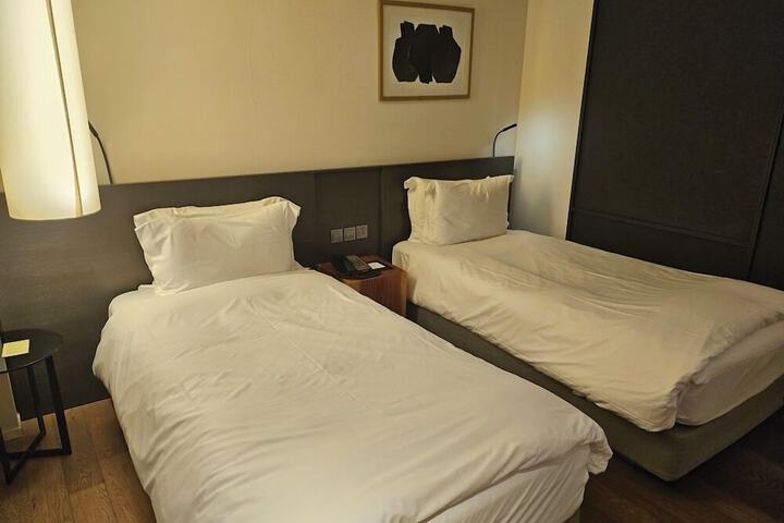 Room 21 of 80