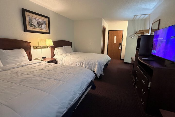 Clarion Hometown Inn