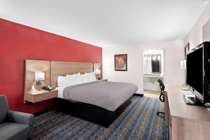Room 8 of 41