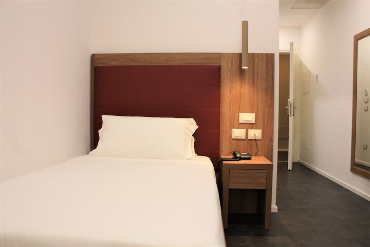 Room 6 of 48