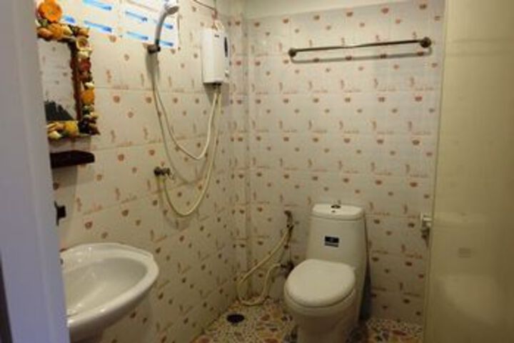 Room 8 of 32