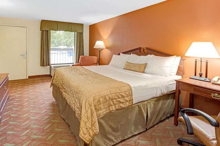 Double Deluxe King Bed (17 of 21)