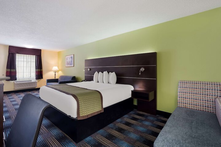 1 King Bed (11 of 18)