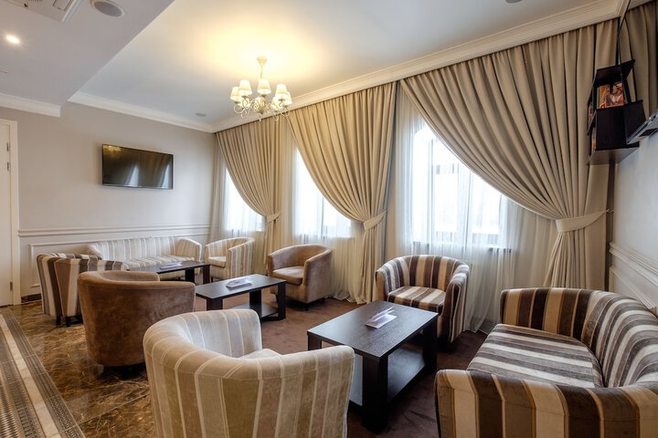Lounge 46 of 49