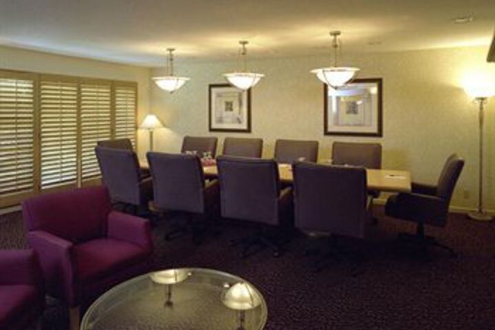 Business Center 9 of 72