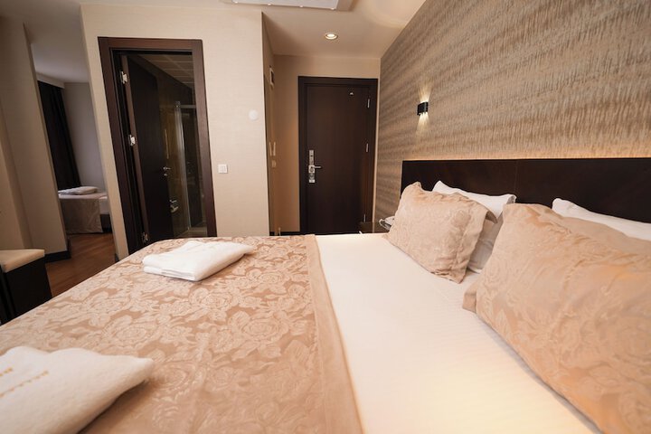 Room 6 of 37
