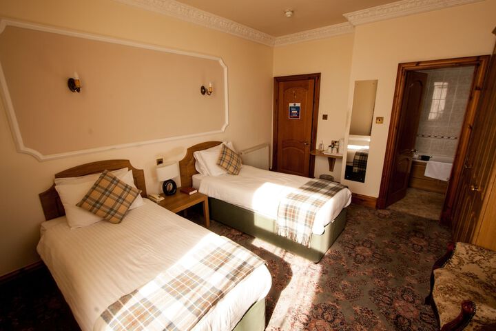 Room 8 of 38