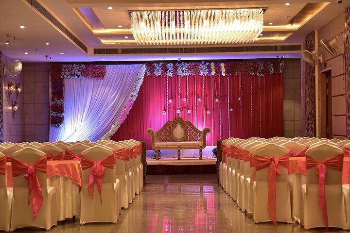 Ballroom/Hall 8 of 8