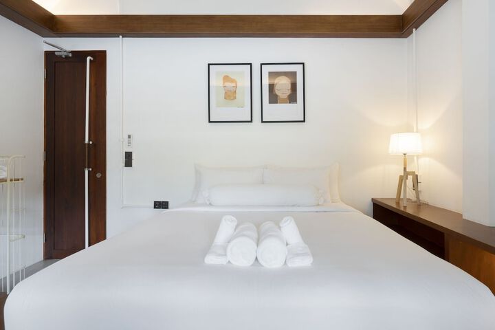 Room 4 of 219