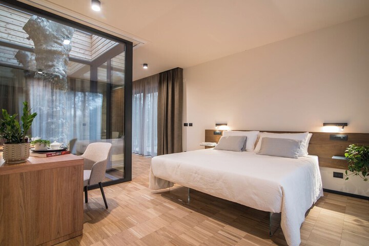 Room 52 of 173