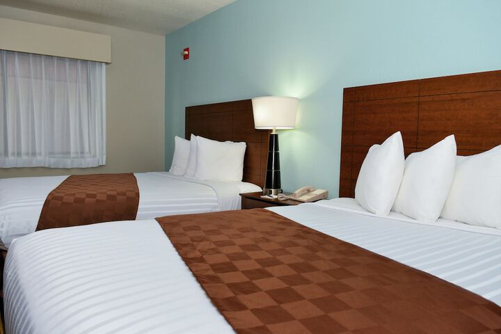 2 Queen Beds (14 of 18)