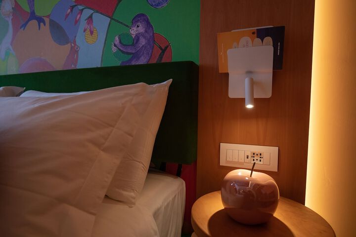 Room 25 of 153