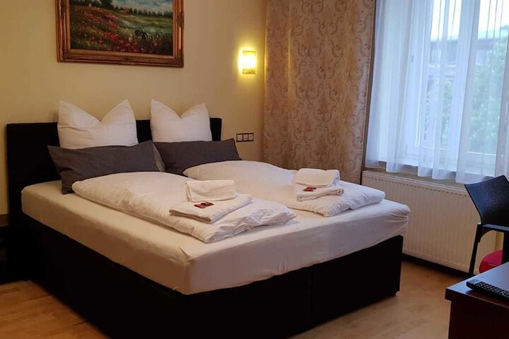 Room 28 of 79