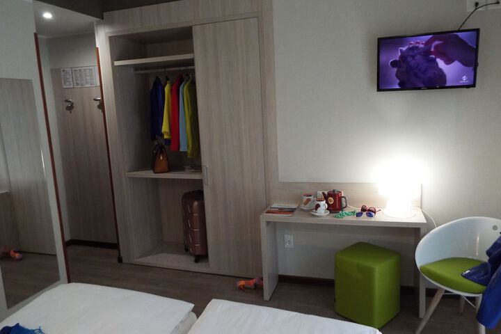 Room 9 of 44