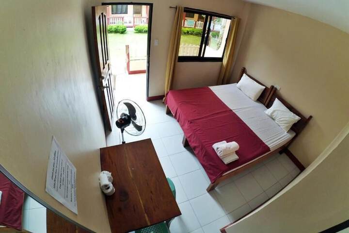 Room 12 of 40
