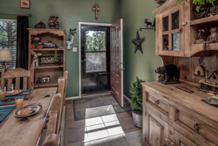 Room 10 of 28