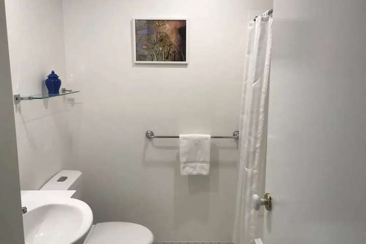Room 6 of 9